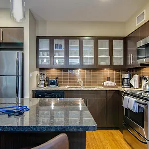 Abode 3 Bedroom Walk To Beale Autozone Park Restaurants Apartment